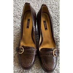 Ecco Women’s 39 Brown Leather Oxford Low Heels w/Gold Buckle.